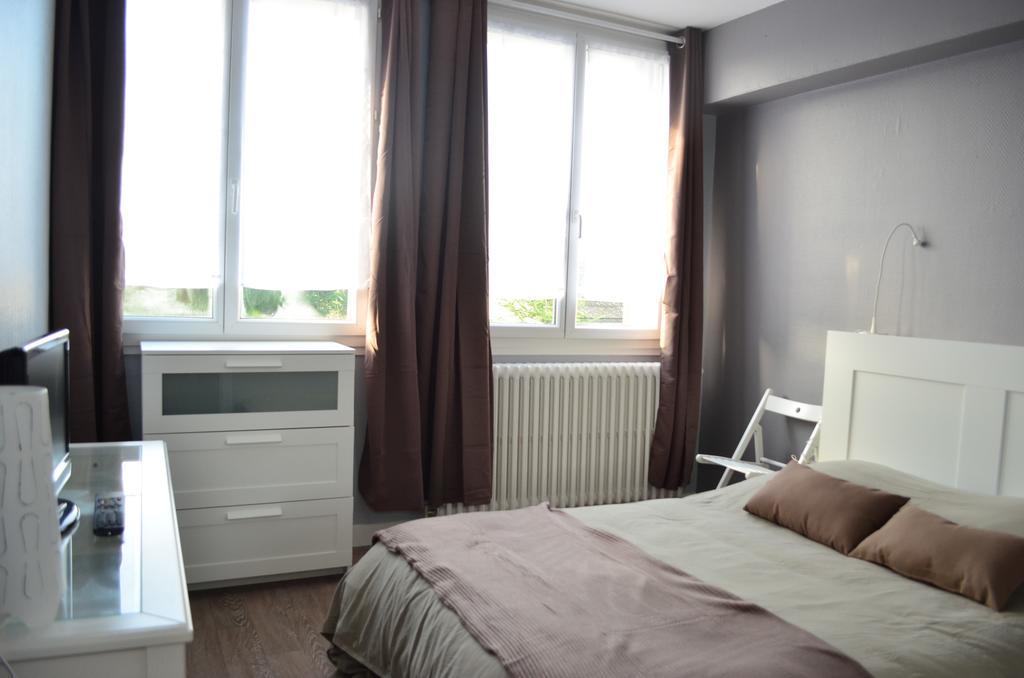 Hotel Auberge Du Lac Marcilly-sur-Tille Pokoj fotografie