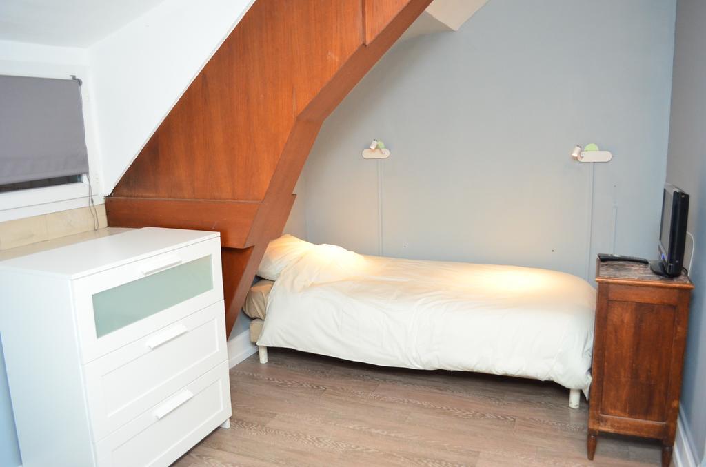 Hotel Auberge Du Lac Marcilly-sur-Tille Pokoj fotografie